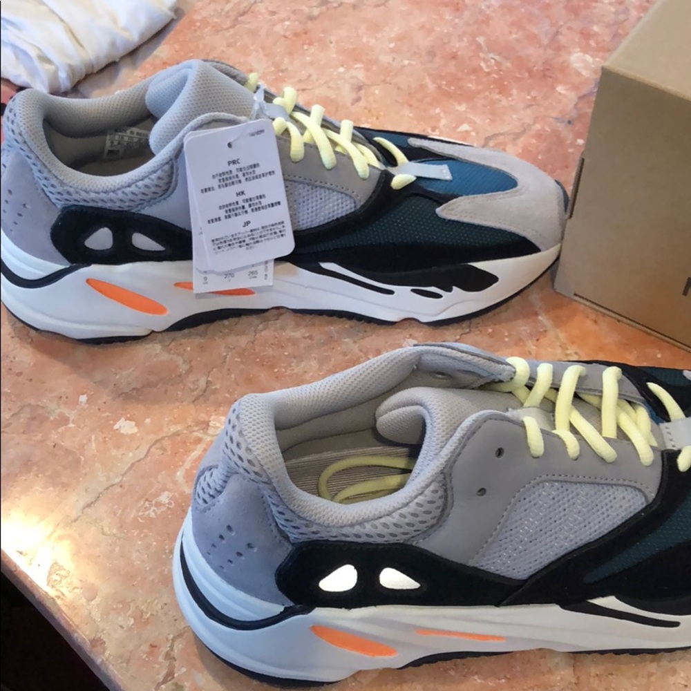 YEEZY BOOST WAVE RUNNER SIZE 9 - Picture 7 of 7